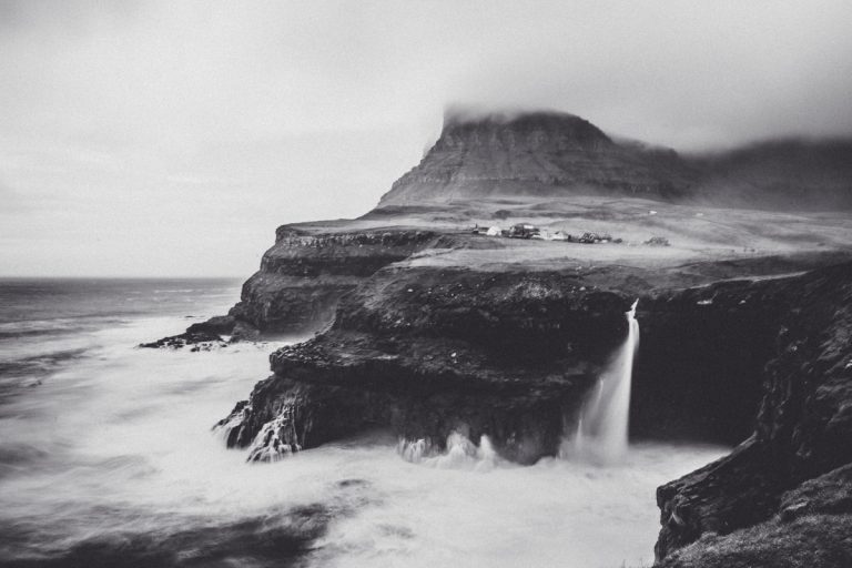 En berättelse om ett magiskt vattenfall med namnet Múlafossur vid byn Gasadalur på Färöarna