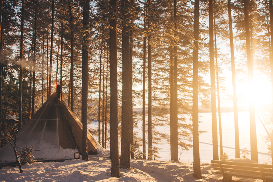 Välkommen till Swedish Lapland, en värld full av flammande norrsken, glittrande snö och frusna sjöar