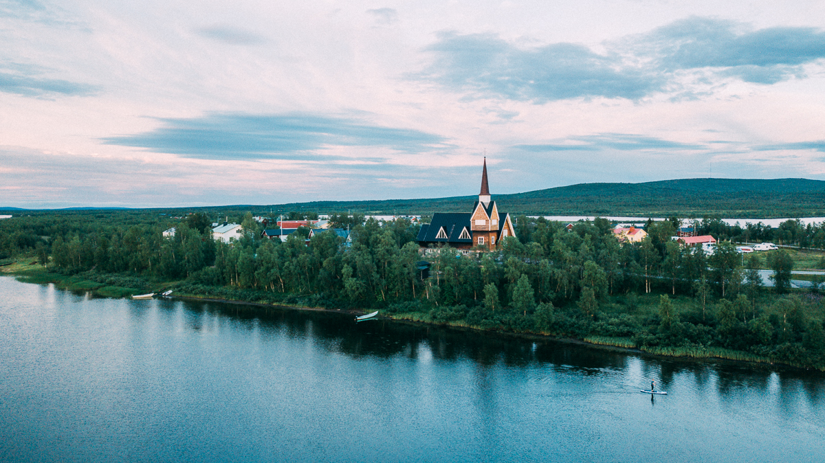 Gränsälven i Karesuando och den nordligaste kyrkan i Sverige