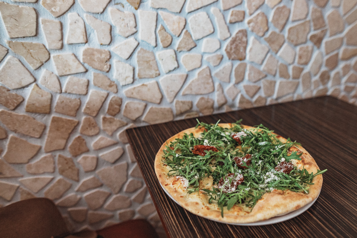 Stenugnsbakad pizza i Kumla | Restaurang Indigo